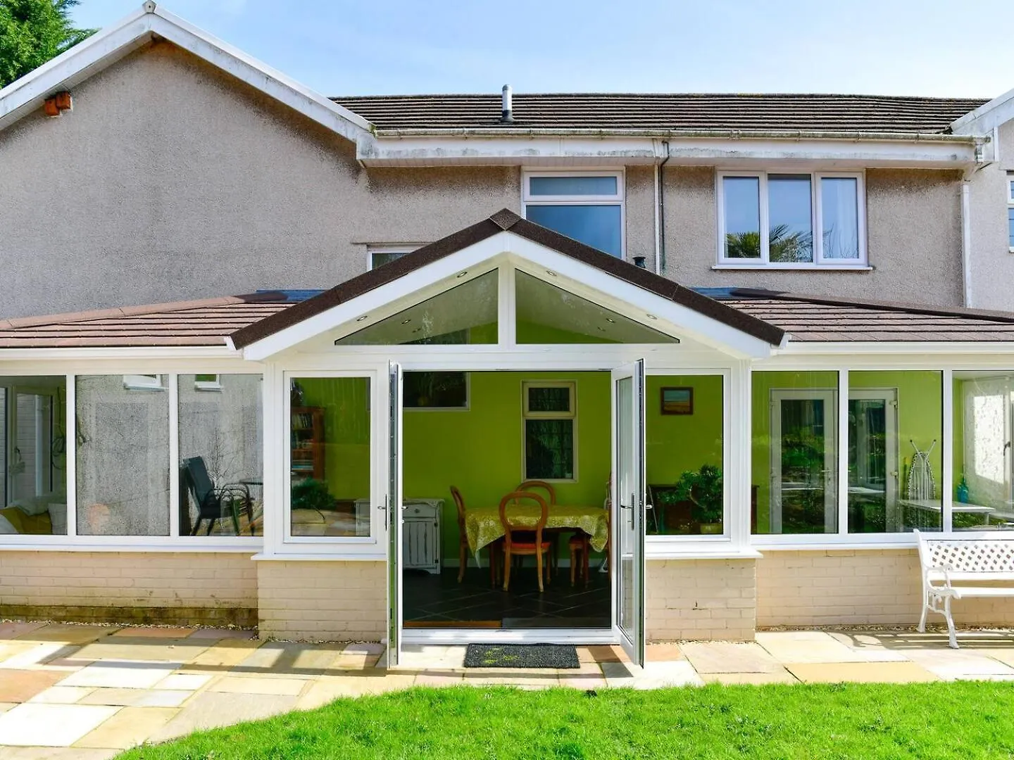 A Spacious 4 Bed Home With Castle Views Cardiff 0*,