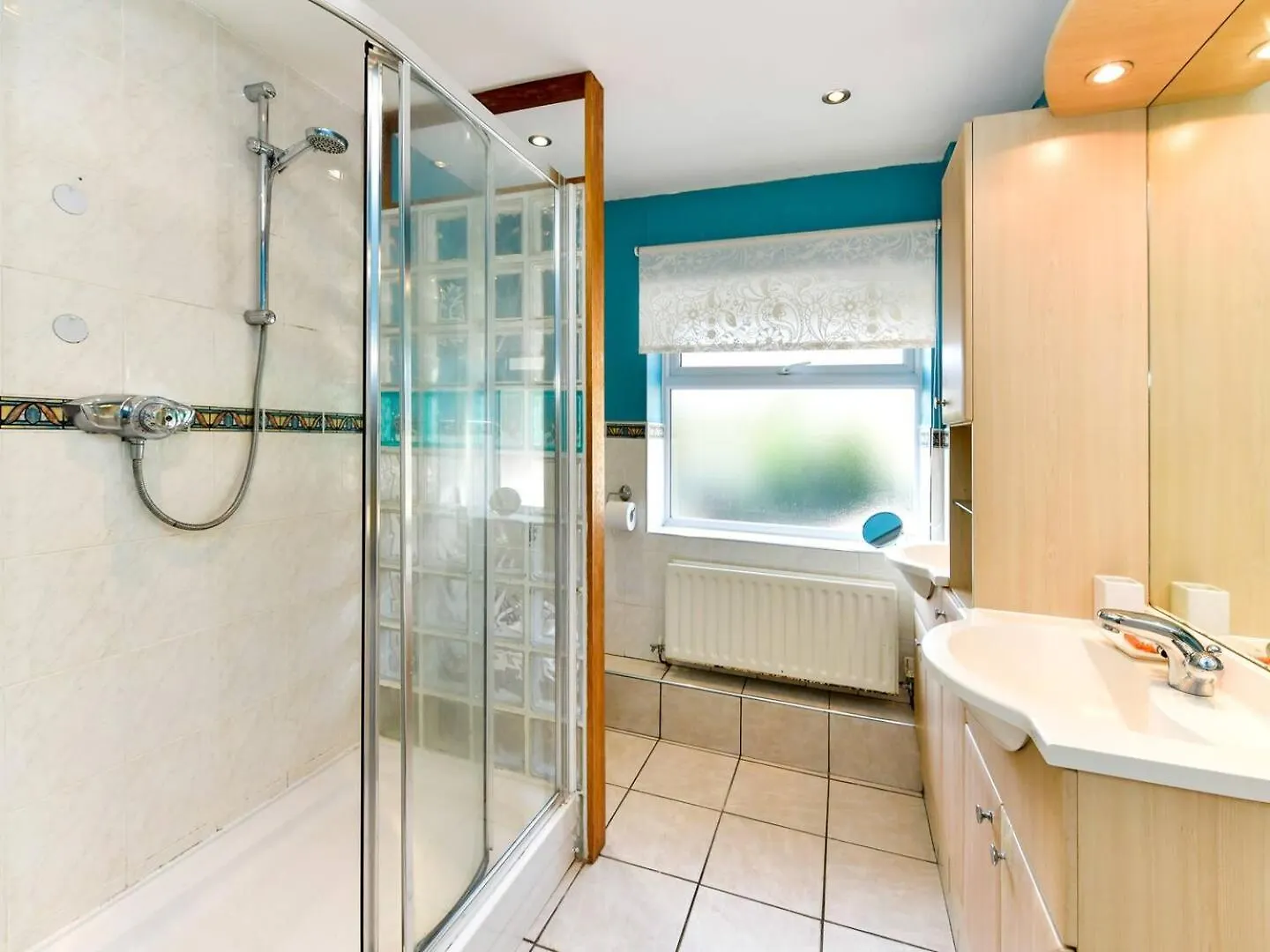 A Spacious 4 Bed Home With Castle Views Cardiff Velká Británie