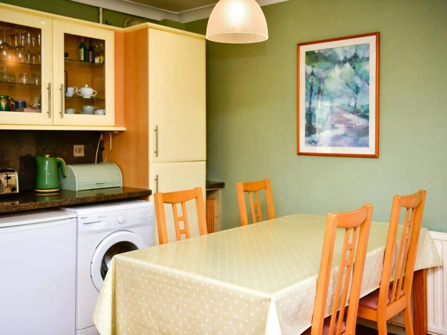 A Spacious 4 Bed Home With Castle Views Cardiff 0*,  United Kingdom