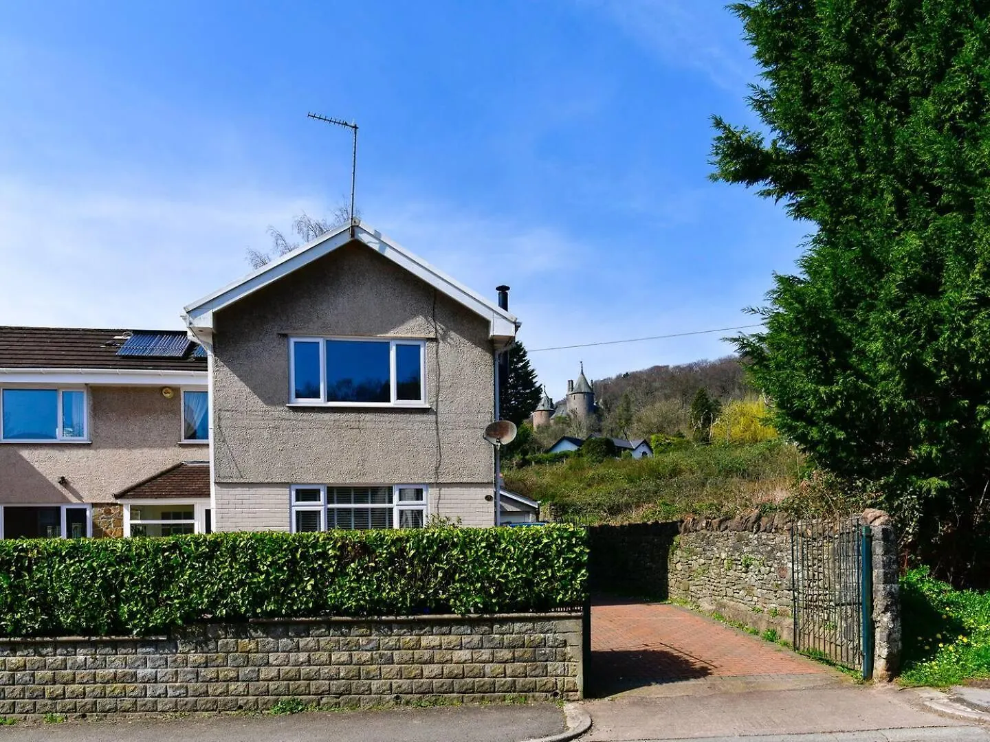 A Spacious 4 Bed Home With Castle Views Cardiff United Kingdom
