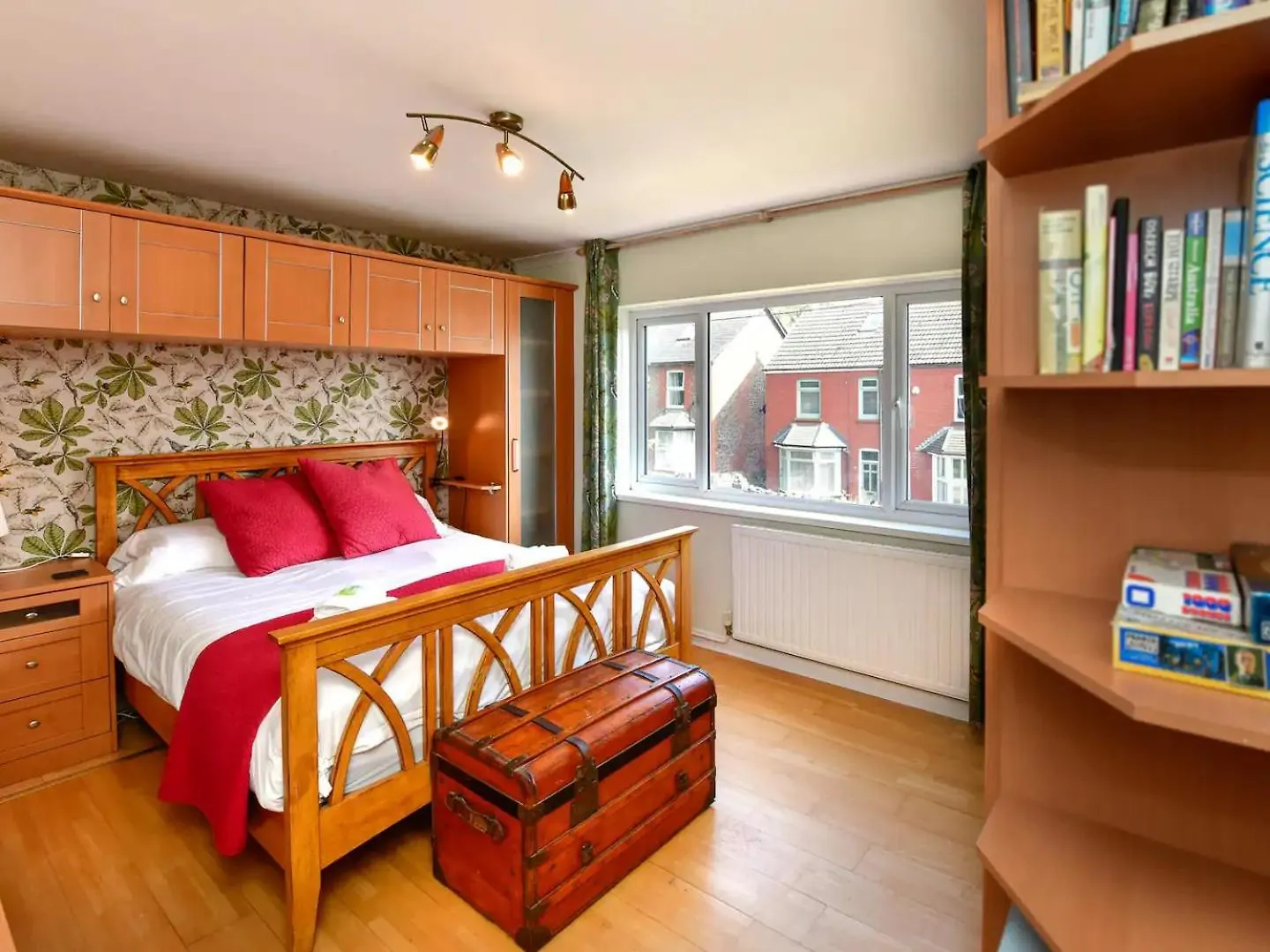 A Spacious 4 Bed Home With Castle Views Cardiff Holiday home