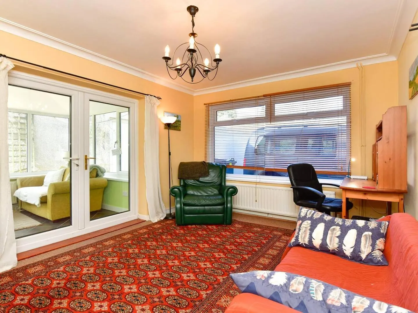 A Spacious 4 Bed Home With Castle Views Cardiff