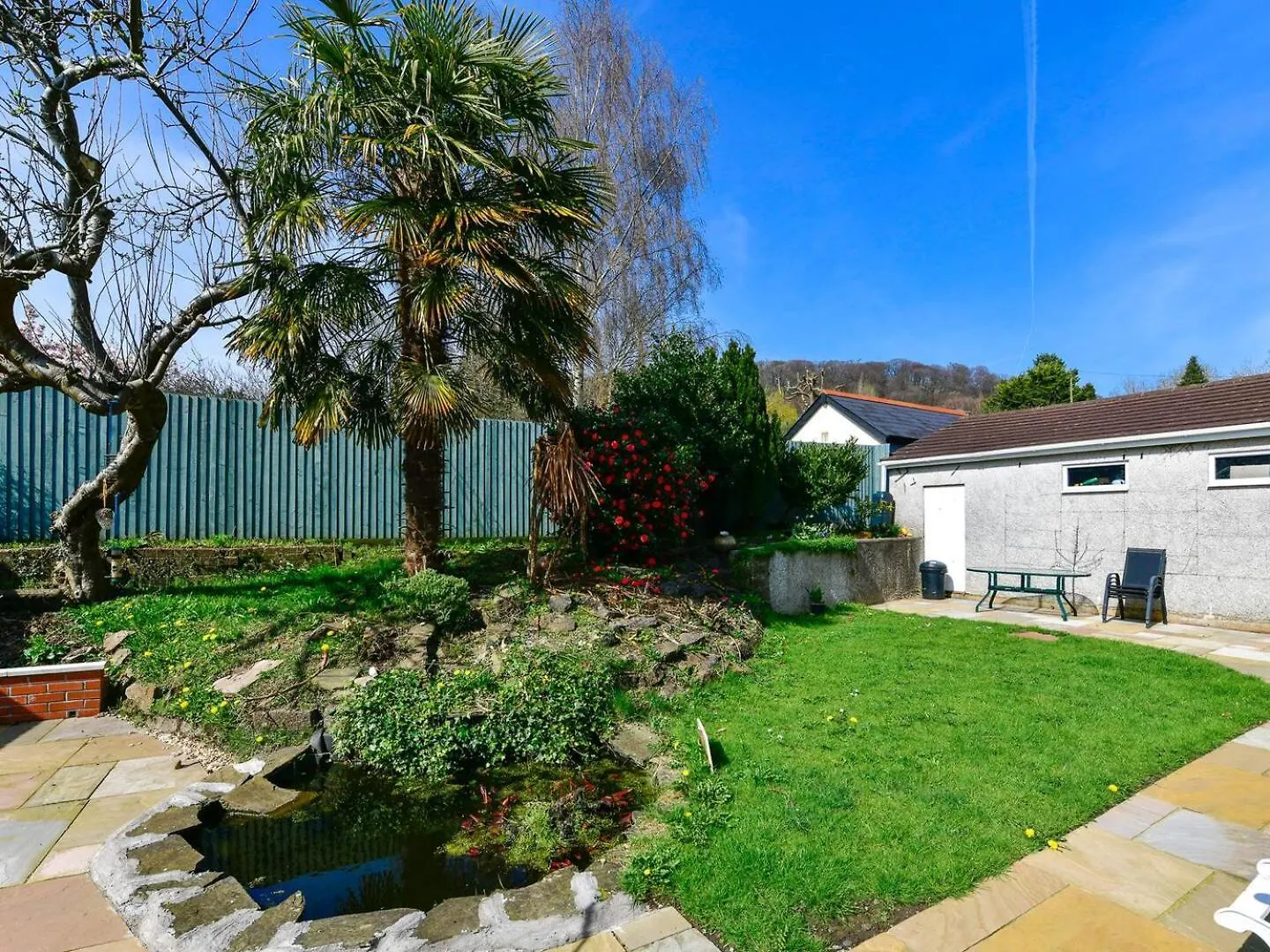 A Spacious 4 Bed Home With Castle Views Cardiff